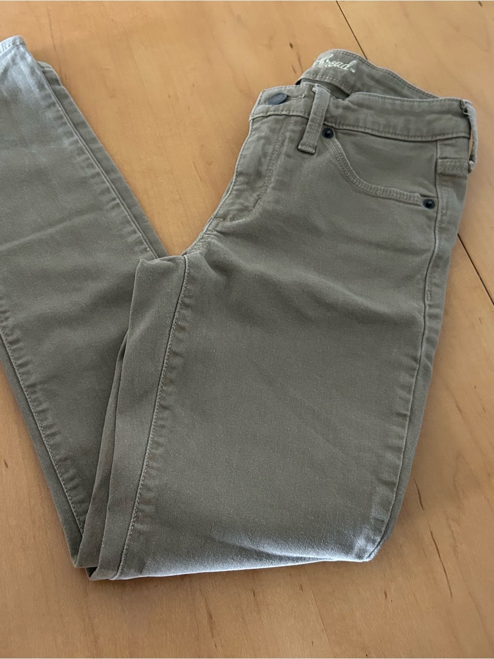 Skinny khaki pants